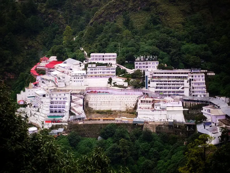 vaishno-devi-temple-india-katra-jammu-kashmir-india-indian-hindu-goddess-temple-religious-vaishno-devi-temple-india-200122052