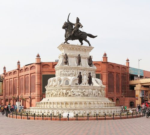 Statue_of_Maharaja_Ranjit_Singh,_Amritsar_01